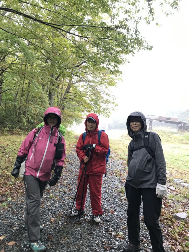 紅葉真っ盛りの湯川渓谷から安達太良山をめざす渡渉コースツアーでした。